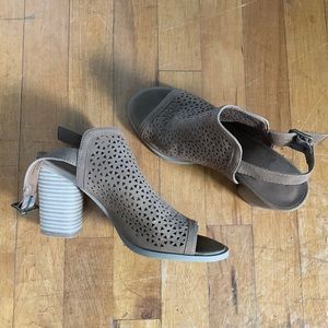 Brown High-heeled open toe shoes!